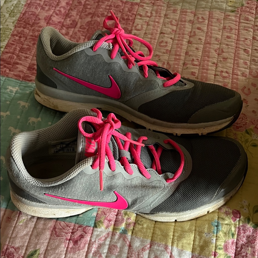 Nike Women's Athletic Shoes in Gray and Pink
